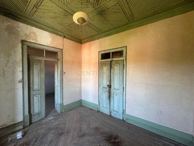 Moradia senhorial para reconstrução - Image 8