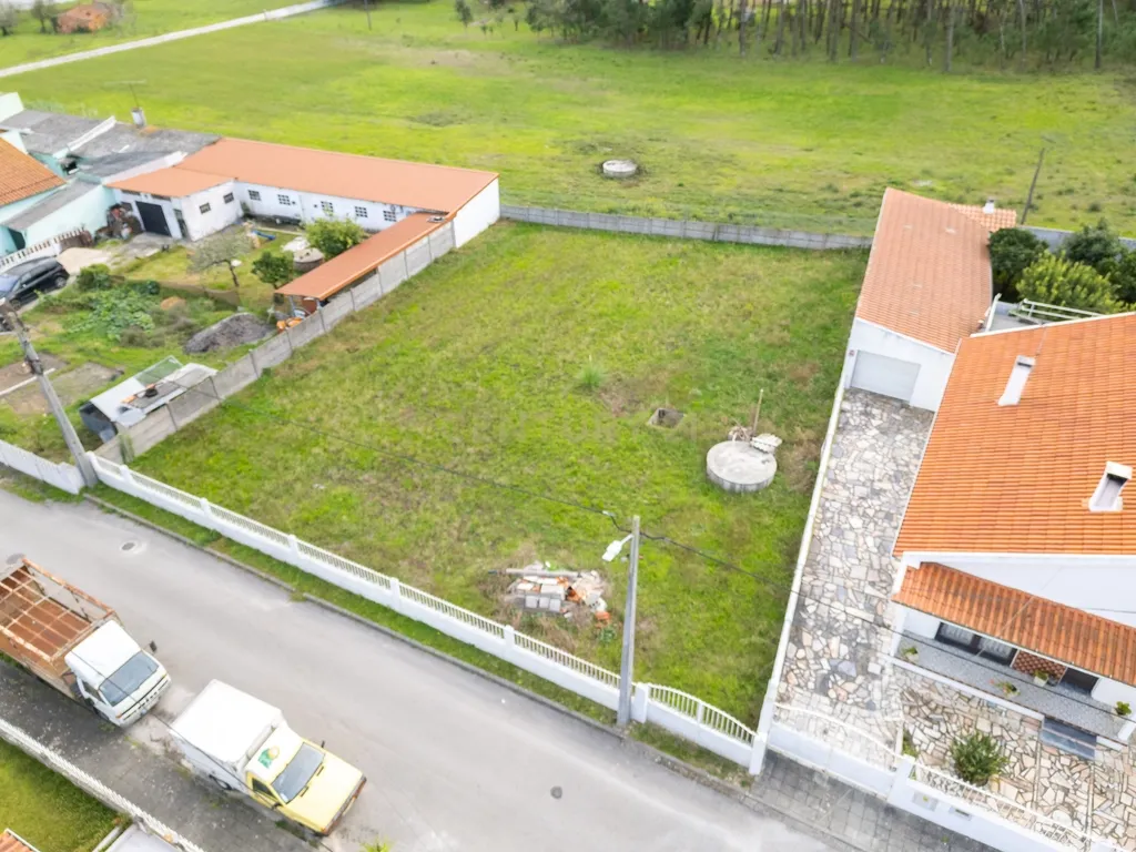 Terreno de 786 m2 para construção todo murado - Image 1