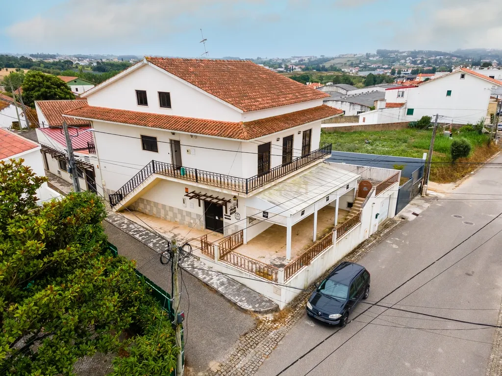🏡 Moradia T3+1 com sótão habitável e espaço comercial! 🌟 - Image 1