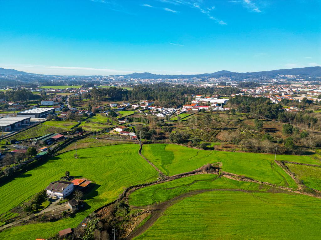 Terreno Urbano excelente oportunidade para fins residenciais ou comerciais. - Image 7