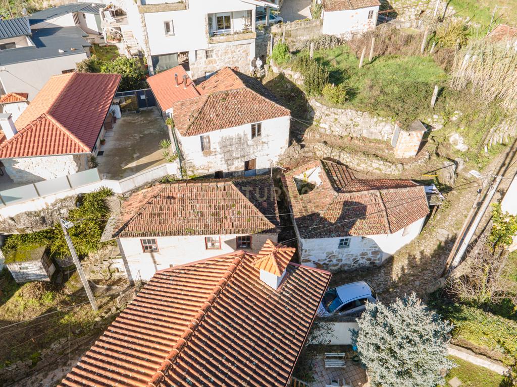 3 Moradias para restauro com vista Rio Douro - Image 4