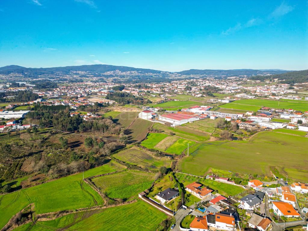Terreno Urbano excelente oportunidade para fins residenciais ou comerciais. - Image 6