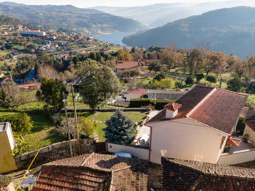 3 Moradias para restauro com vista Rio Douro - Image 3