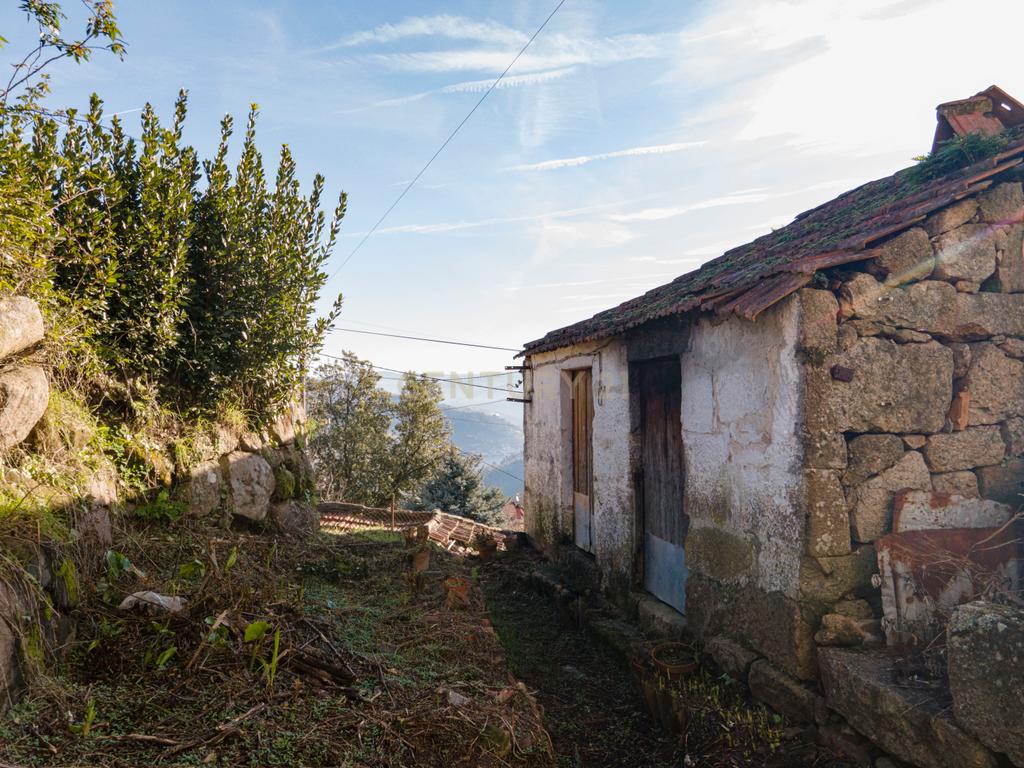 3 Moradias para restauro com vista Rio Douro - Image 18