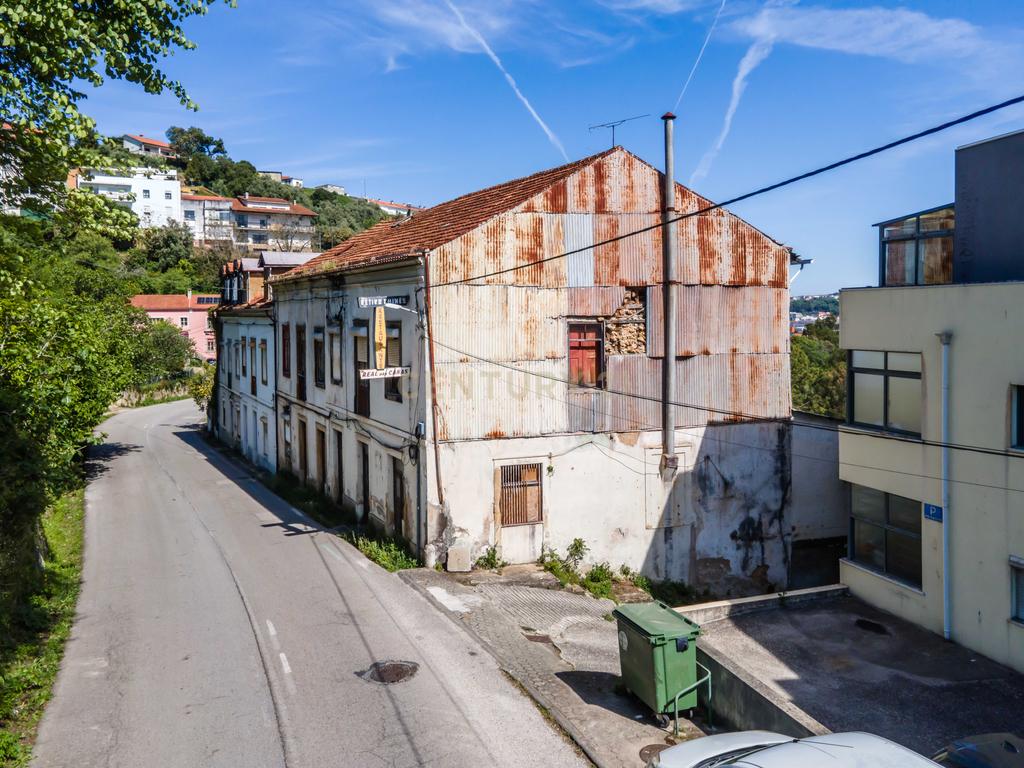 Moradia em projeto com vistas deslumbrantes sobre Coimbra - Image 9