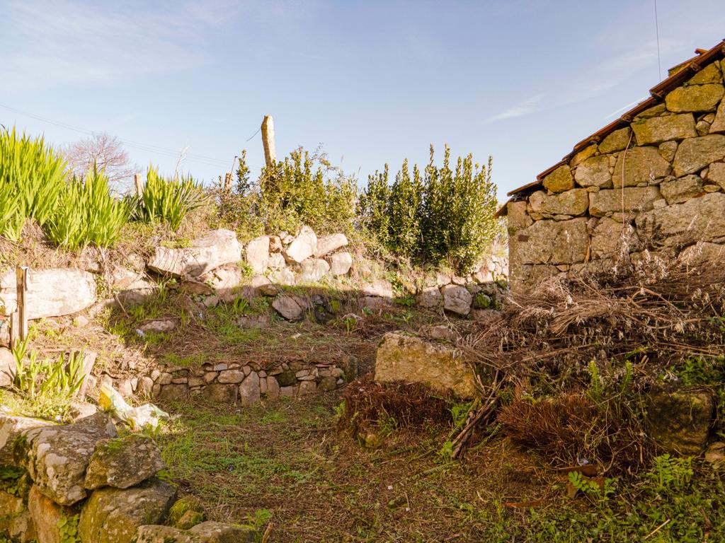 3 Moradias para restauro com vista Rio Douro - Image 10