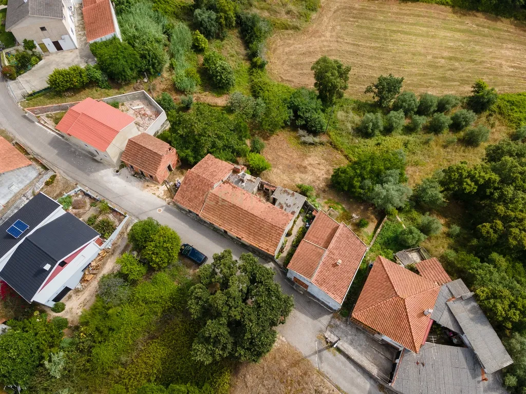 Moradia T2 com garagem e Terreno - Image 2