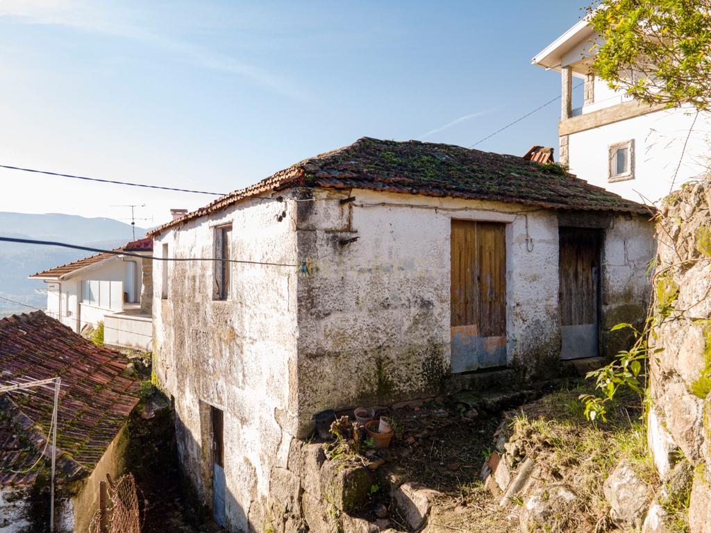 3 Moradias para restauro com vista Rio Douro - Image 8