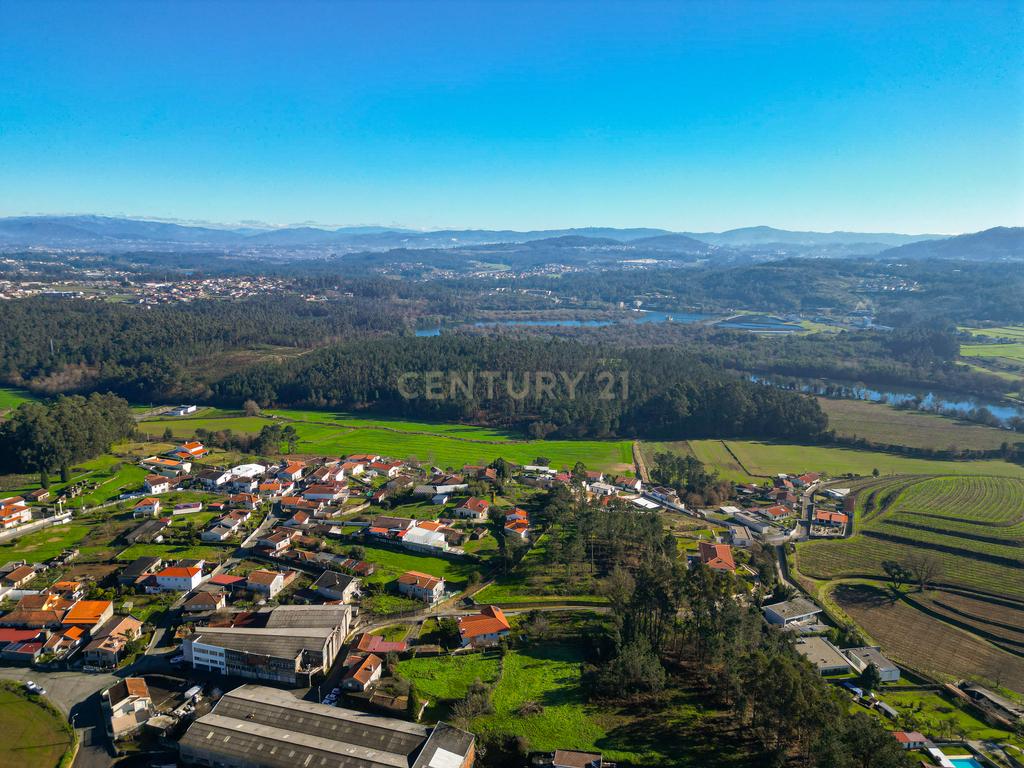 Terreno Urbano excelente oportunidade para fins residenciais ou comerciais. - Image 8
