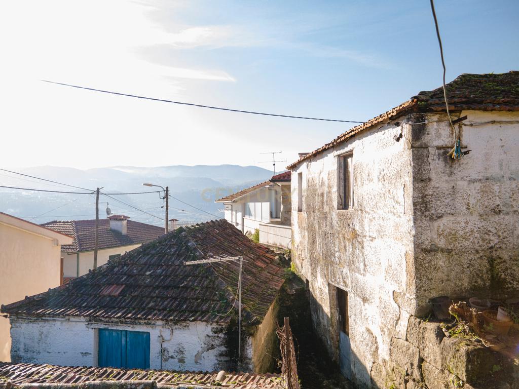 3 Moradias para restauro com vista Rio Douro - Image 9