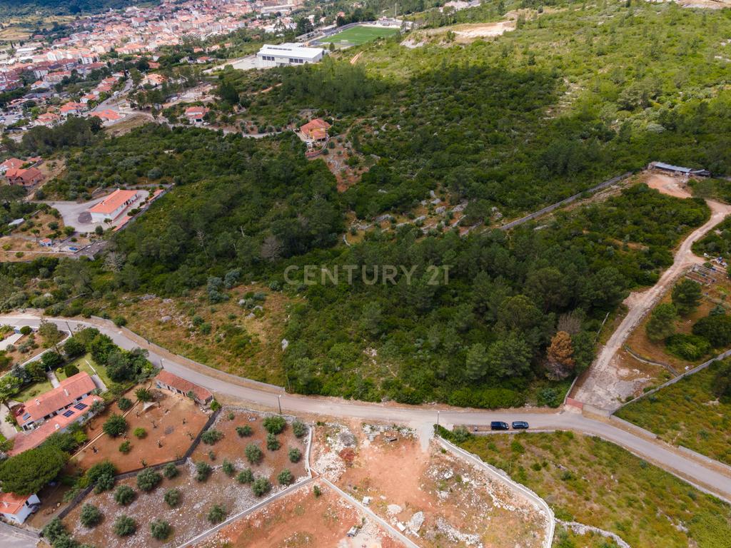 TERRENO PARA CONSTRUÇÃO - Image 1