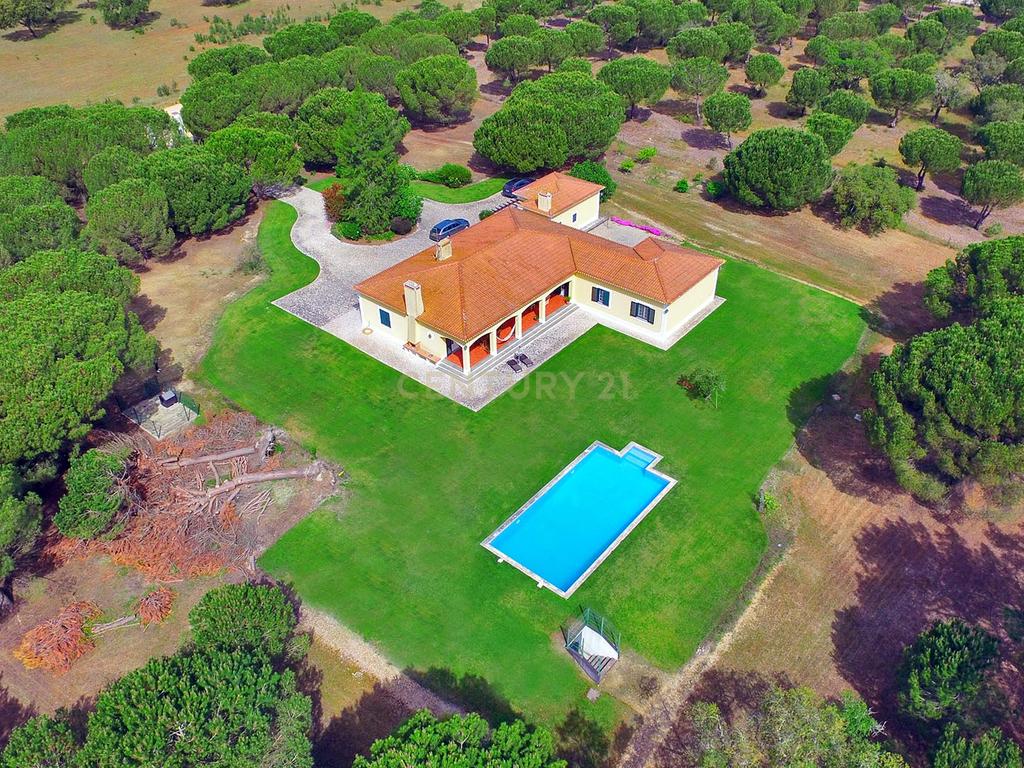 MORADIA TÉRREA | 4 QUARTOS | PISCINA | 20.000 m2 TERRENO | SANTO ESTEVÃO - Image 1