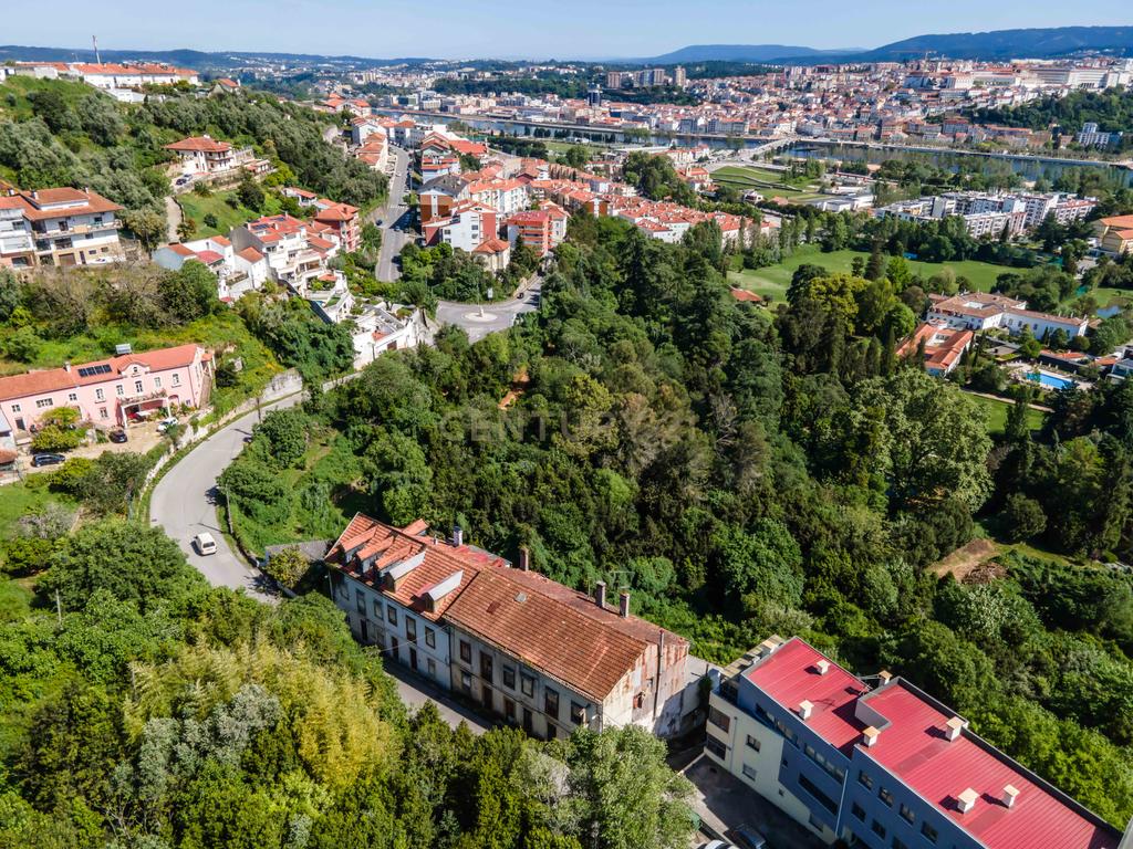 Moradia em projeto com vistas deslumbrantes sobre Coimbra - Image 5