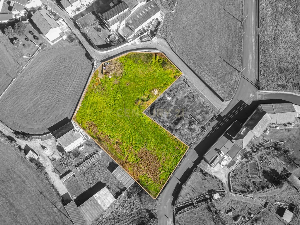 Terreno Urbano excelente oportunidade para fins residenciais ou comerciais. - Image 1