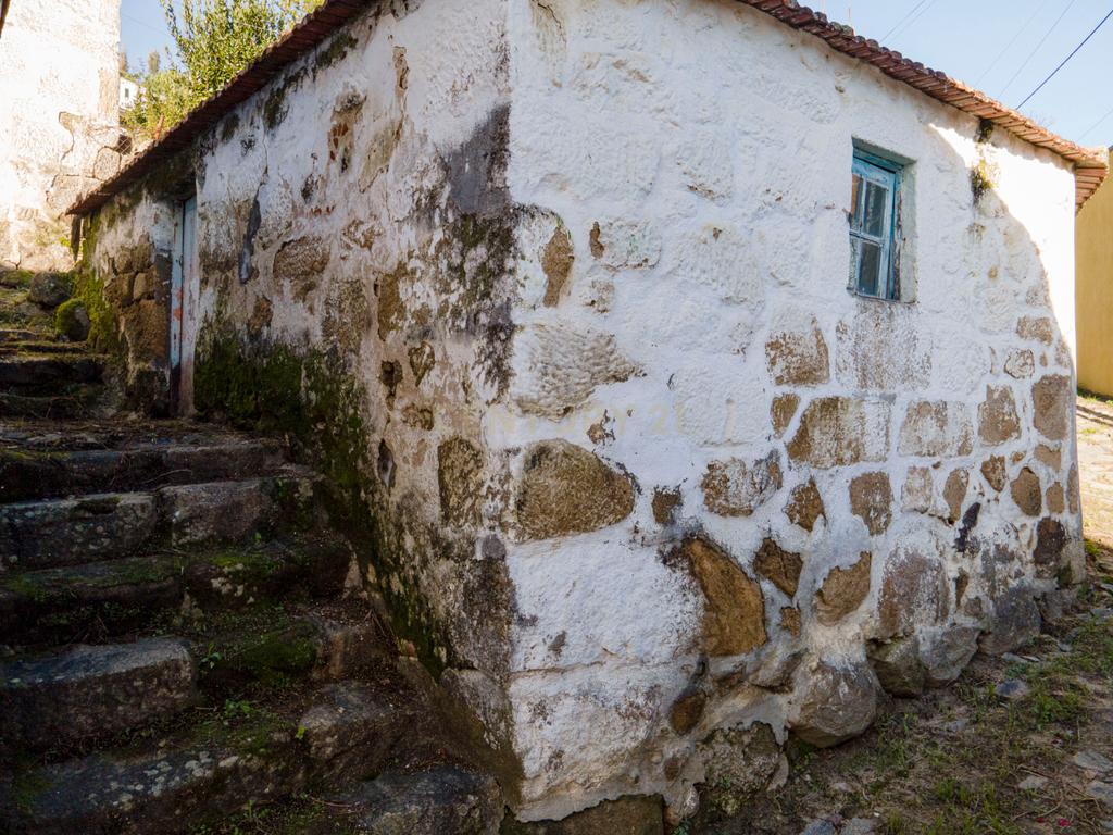 3 Moradias para restauro com vista Rio Douro - Image 17