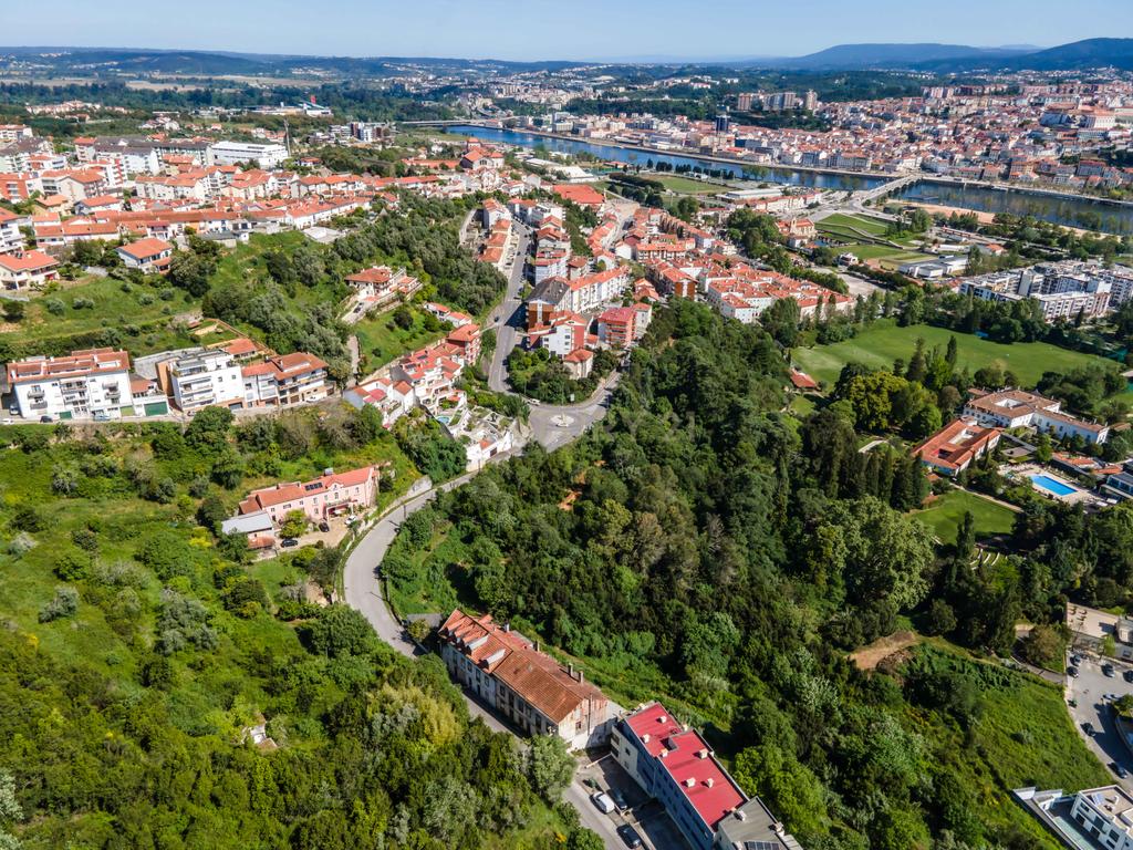 Moradia em projeto com vistas deslumbrantes sobre Coimbra - Image 6