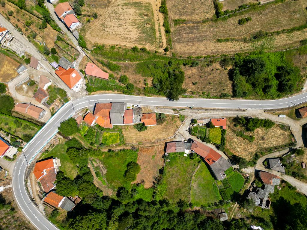 Moradia na aldeia do Portelo, Bragança - Image 4