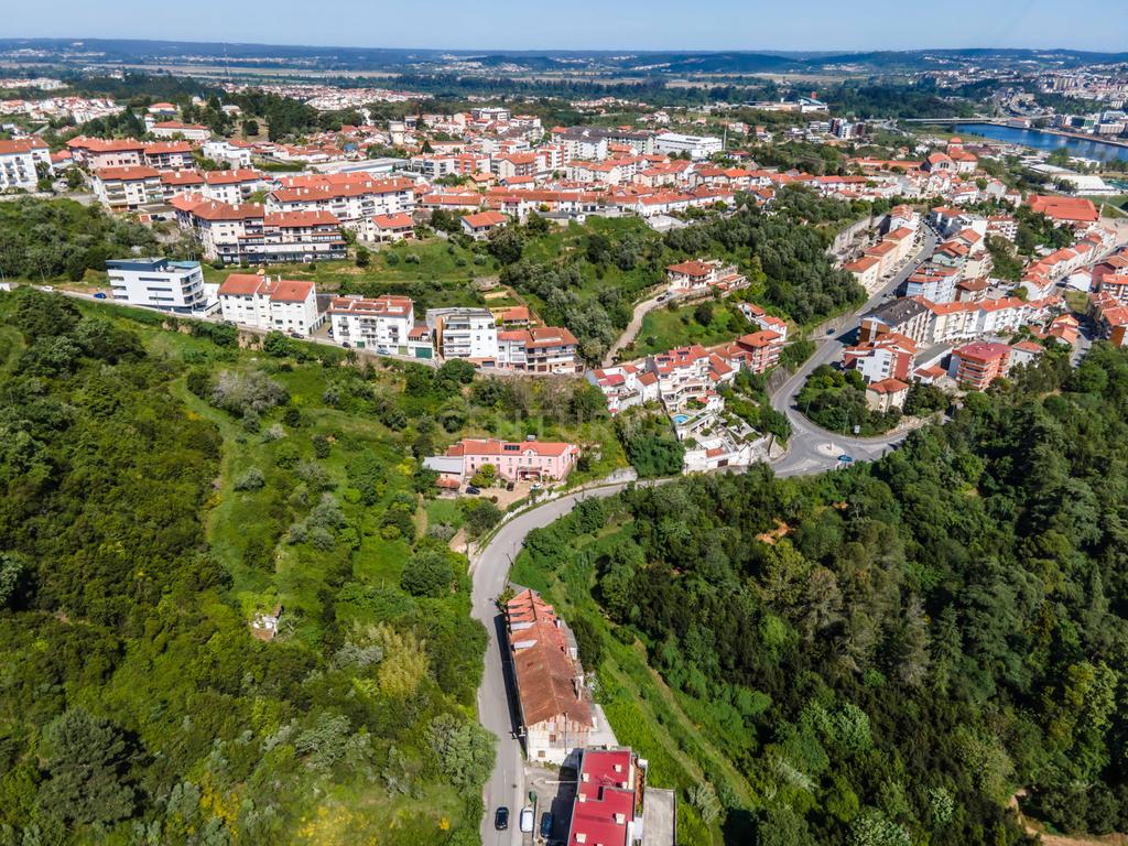 Moradia em projeto com vistas deslumbrantes sobre Coimbra - Image 7