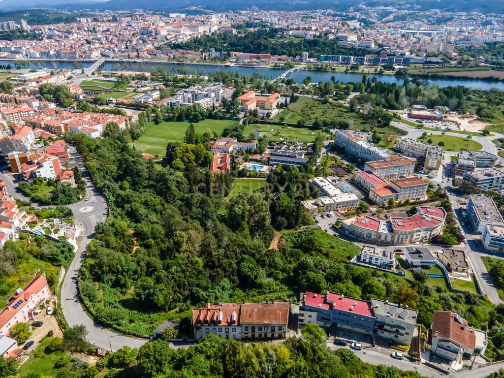 Moradia em projeto com vistas deslumbrantes sobre Coimbra - Image 20