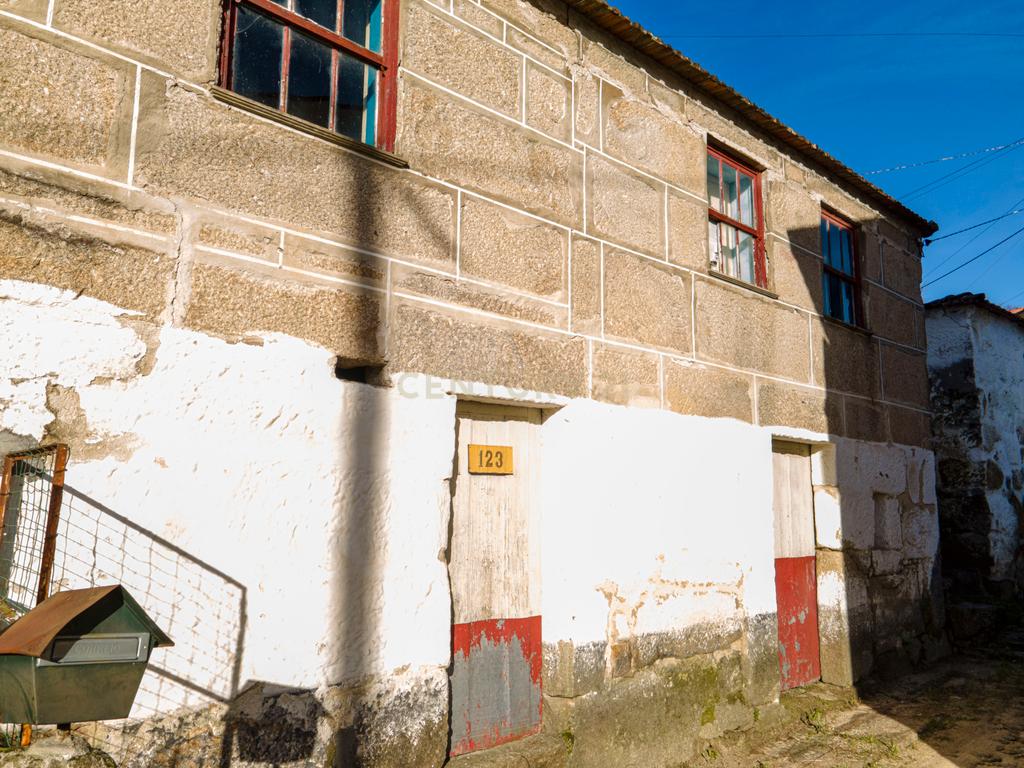 3 Moradias para restauro com vista Rio Douro - Image 6