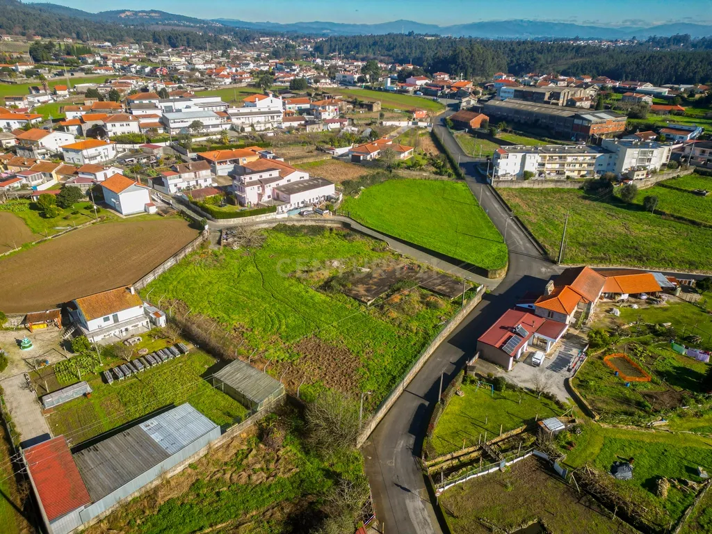 Terreno Urbano excelente oportunidade para fins residenciais ou comerciais. - Image 2