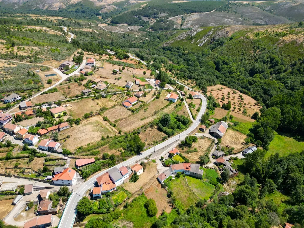 Moradia na aldeia do Portelo, Bragança - Image 19