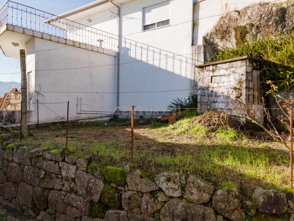 3 Moradias para restauro com vista Rio Douro - Image 12