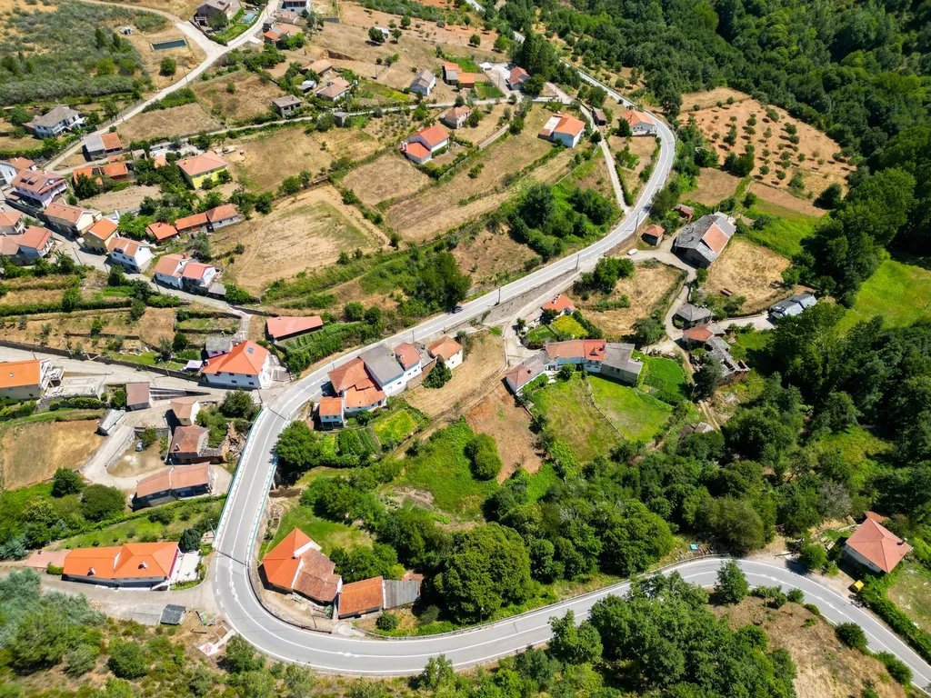 Moradia na aldeia do Portelo, Bragança - Image 17