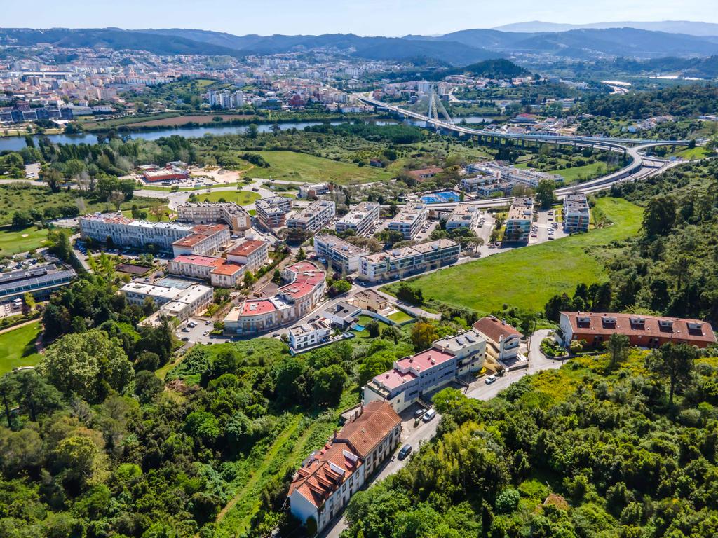 Moradia em projeto com vistas deslumbrantes sobre Coimbra - Image 11