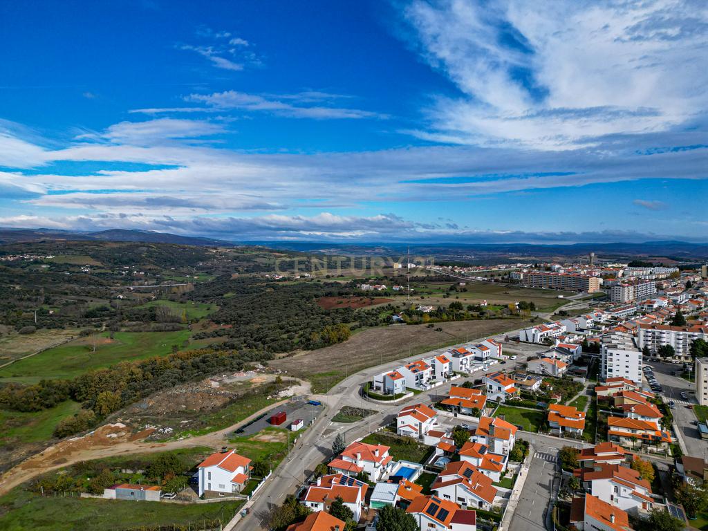 Fantástico Terreno - junto ao CONTINENTE, Bragança - Image 18