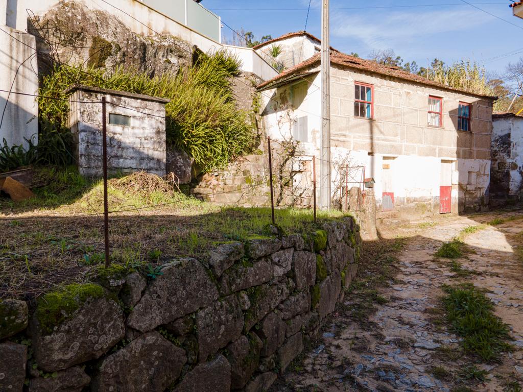 3 Moradias para restauro com vista Rio Douro - Image 13