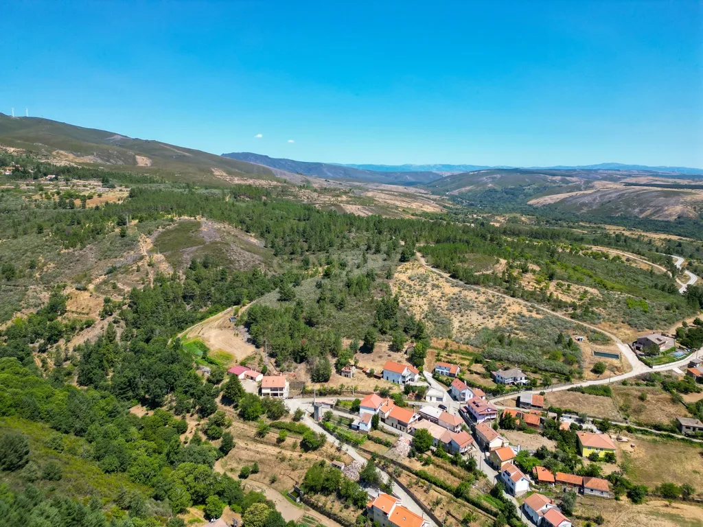 Moradia na aldeia do Portelo, Bragança - Image 16