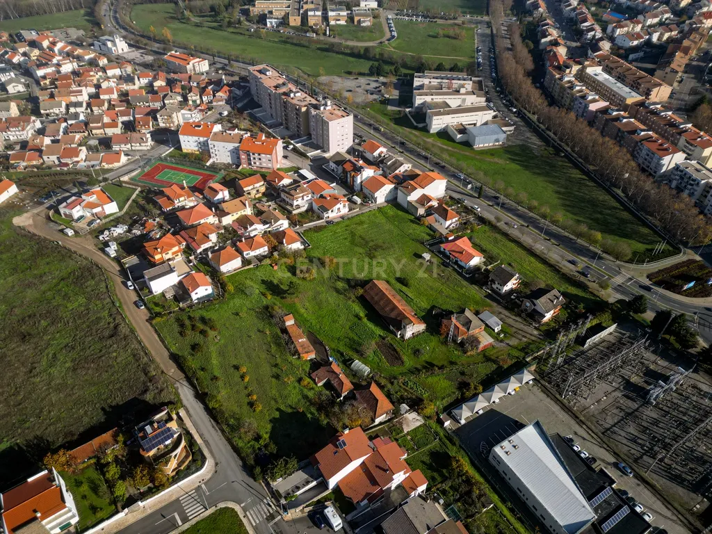 Terreno Urbano em Bragança com Viabilidade de Construção - Image 3