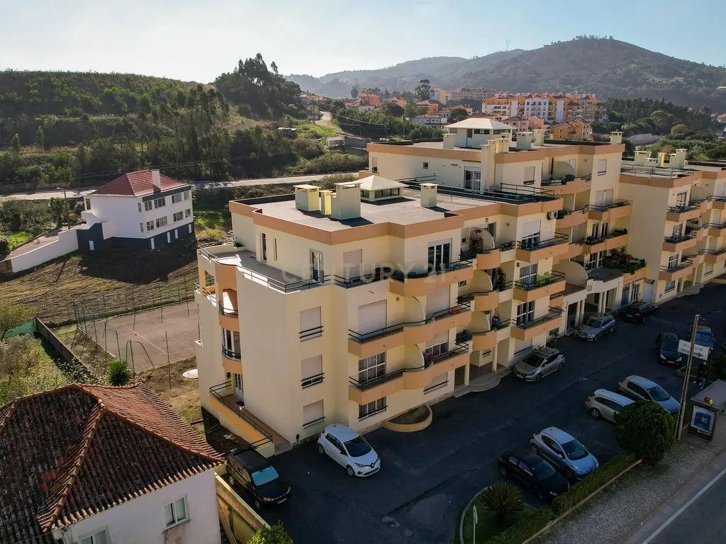 Venda de Apartamento + Parqueamento - Image 2