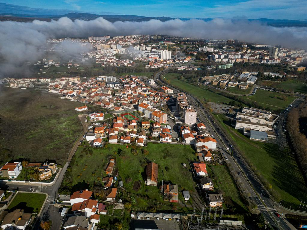 Terreno Urbano em Bragança com Viabilidade de Construção - Image 2