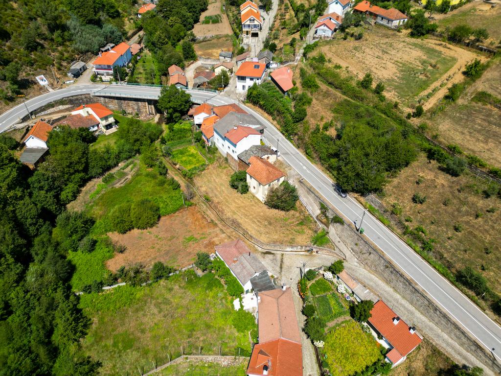 Moradia na aldeia do Portelo, Bragança - Image 10