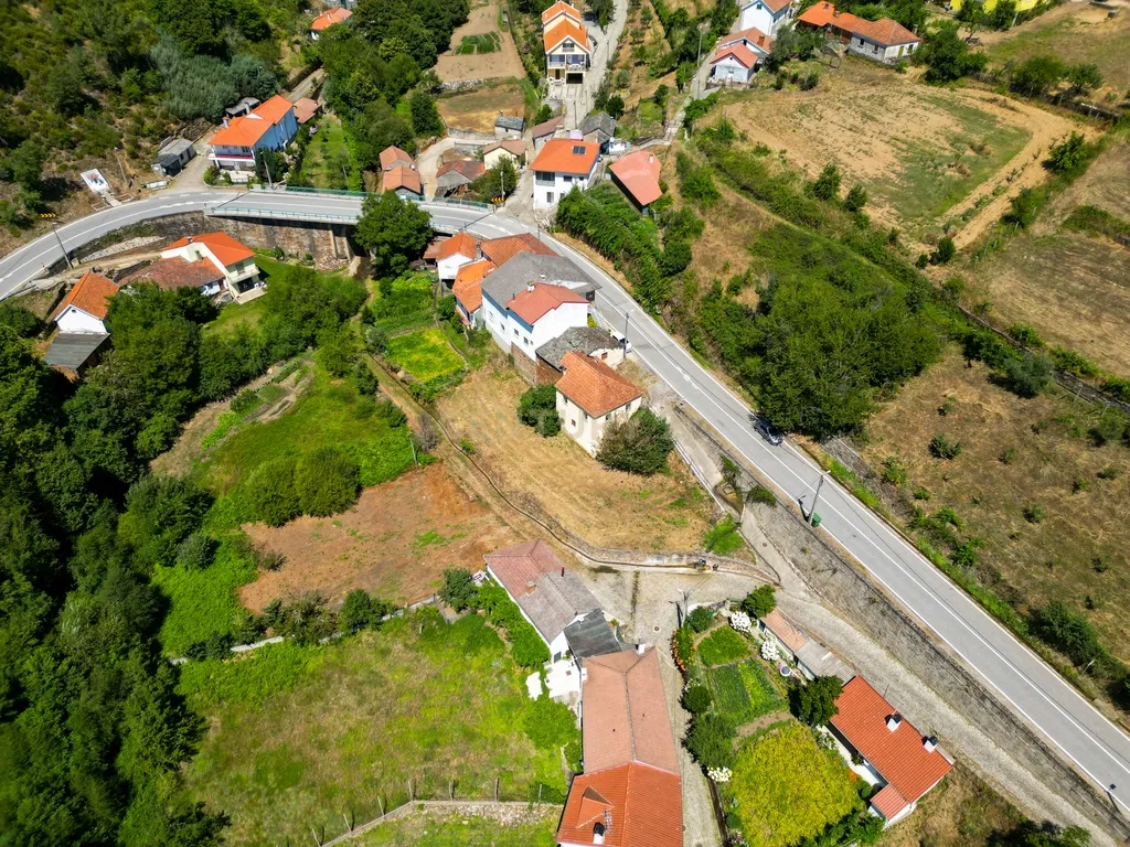 Moradia na aldeia do Portelo, Bragança - Image 10