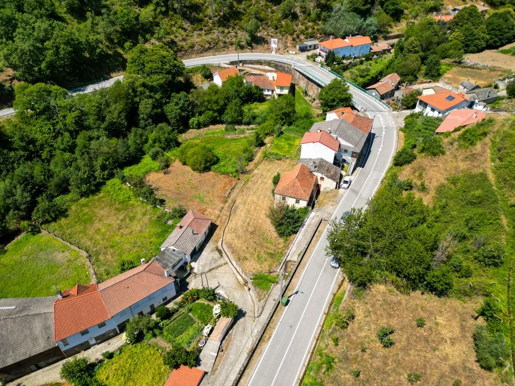 Moradia na aldeia do Portelo, Bragança - Image 11