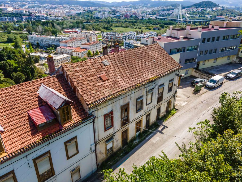 Moradia em projeto com vistas deslumbrantes sobre Coimbra - Image 17