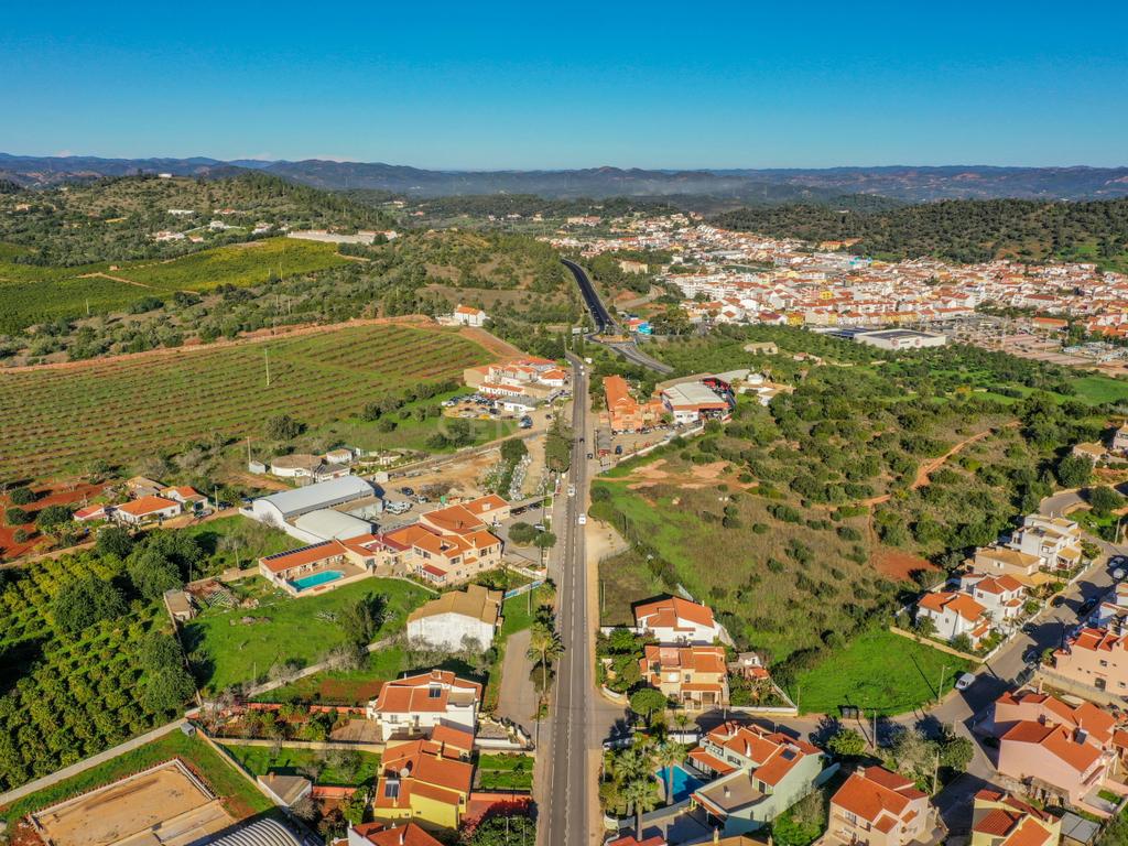 Quinta de Luxo em Silves com 10 Quartos e Piscina Comum - Image 9