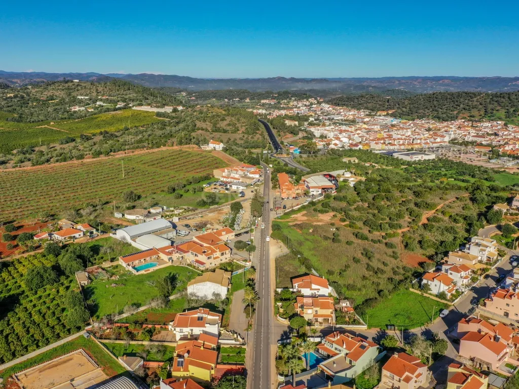 Quinta de Luxo em Silves com 10 Quartos e Piscina Comum - Image 9