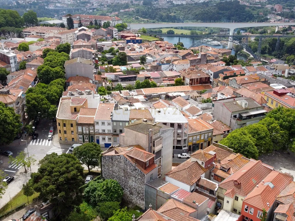 Prédio nas belas artes - Porto - Image 12