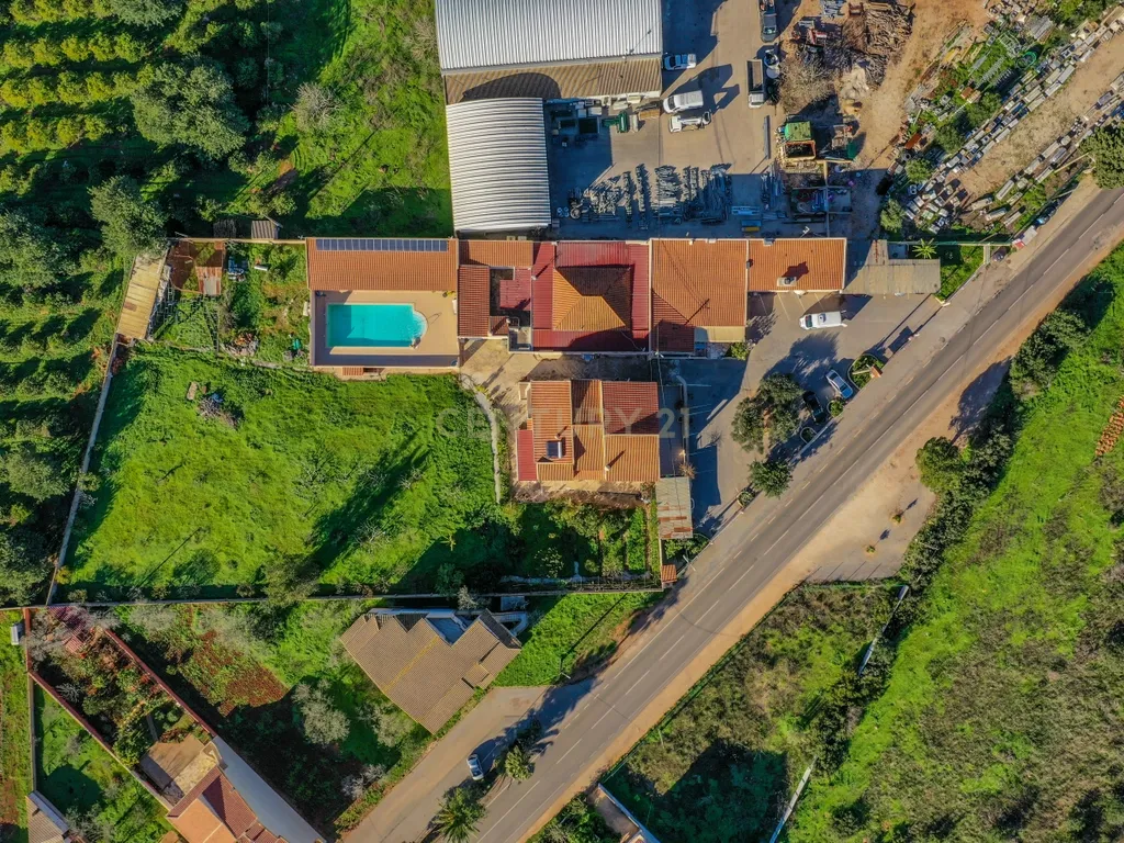 Quinta de Luxo em Silves com 10 Quartos e Piscina Comum - Image 1