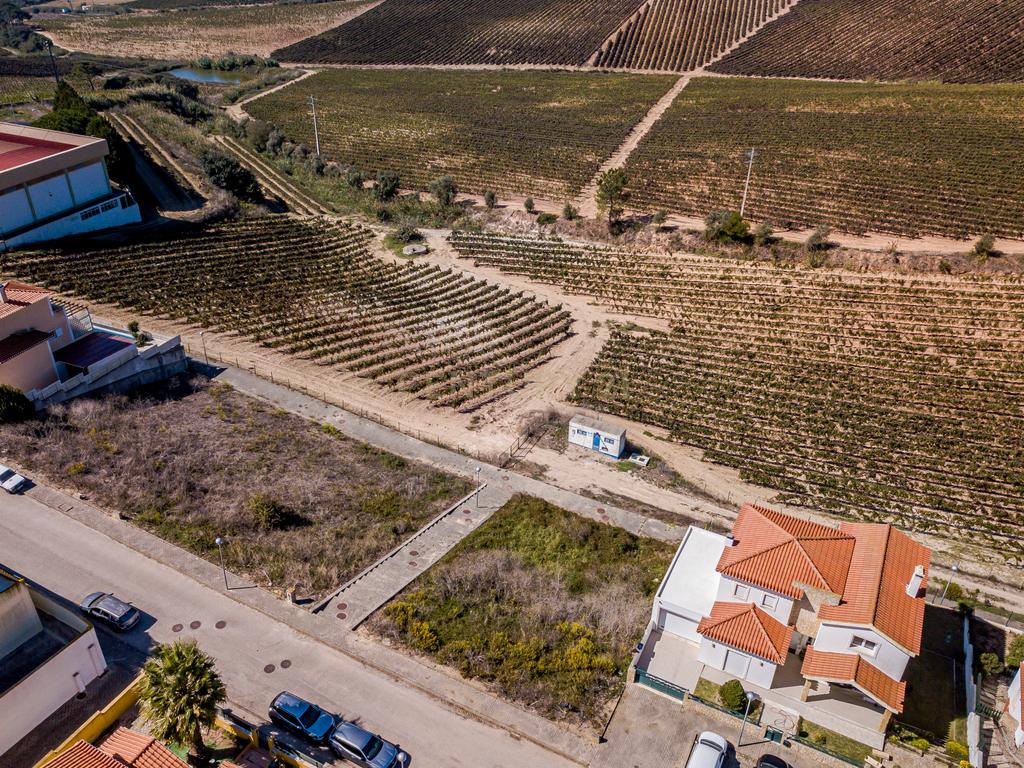 LOTE 481m2 C/ PROJECTO APROVADO PARA MORADIA ISOLADA UNIFAMILIAR COM PISCINA E JARDIM - Image 5