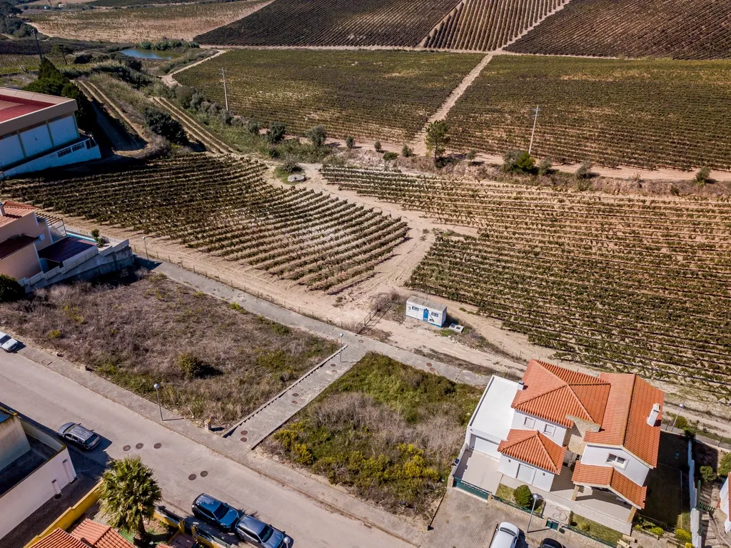LOTE 481m2 C/ PROJECTO APROVADO PARA MORADIA ISOLADA UNIFAMILIAR COM PISCINA E JARDIM - Image 5