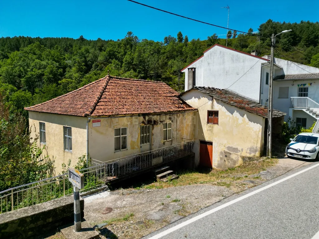 Moradia na aldeia do Portelo, Bragança - Image 1