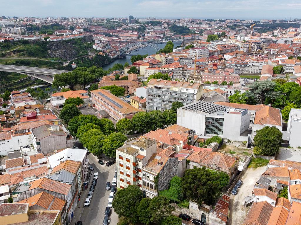 Prédio nas belas artes - Porto - Image 10