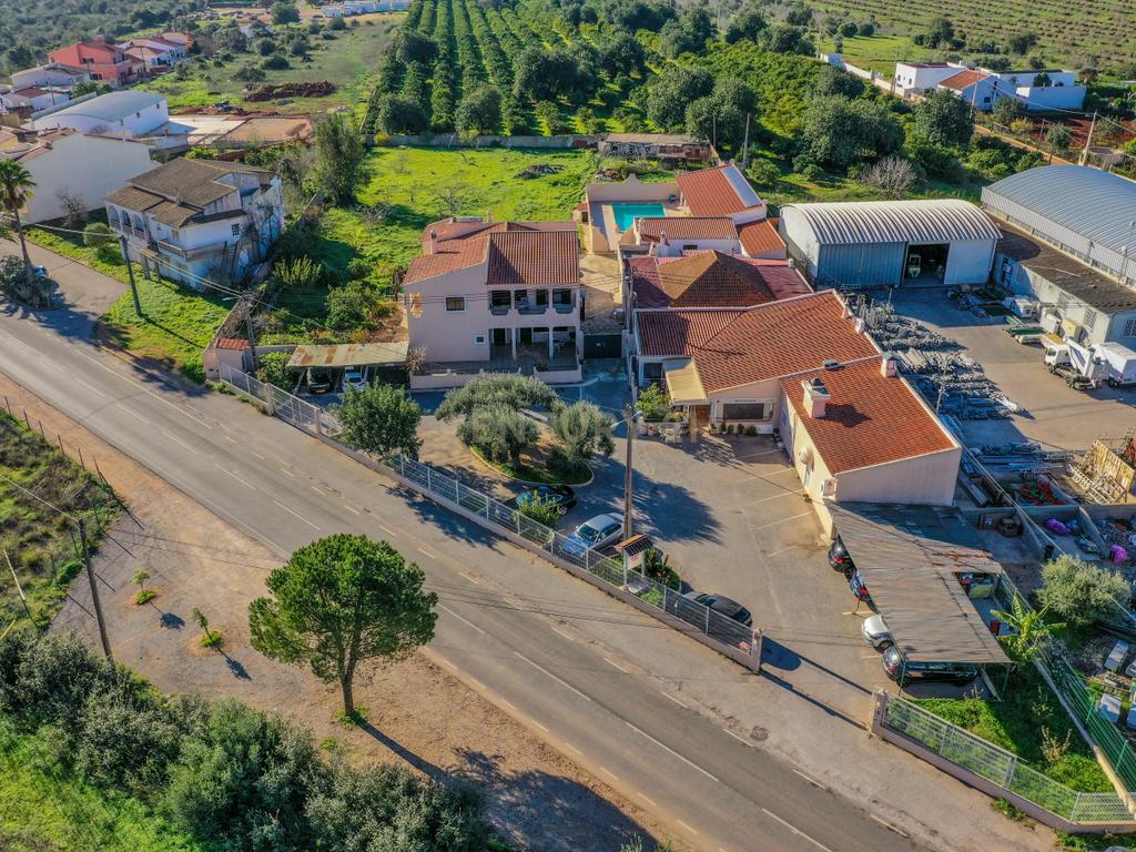 Quinta de Luxo em Silves com 10 Quartos e Piscina Comum - Image 14