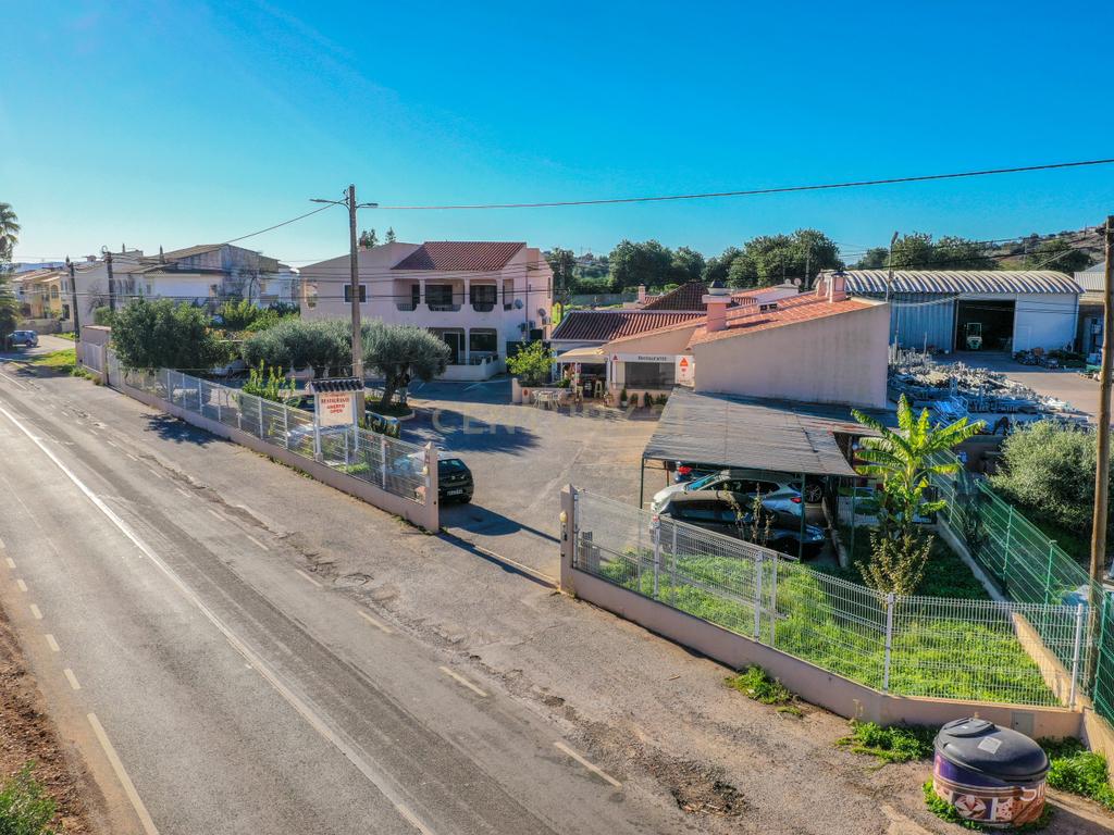 Quinta de Luxo em Silves com 10 Quartos e Piscina Comum - Image 15