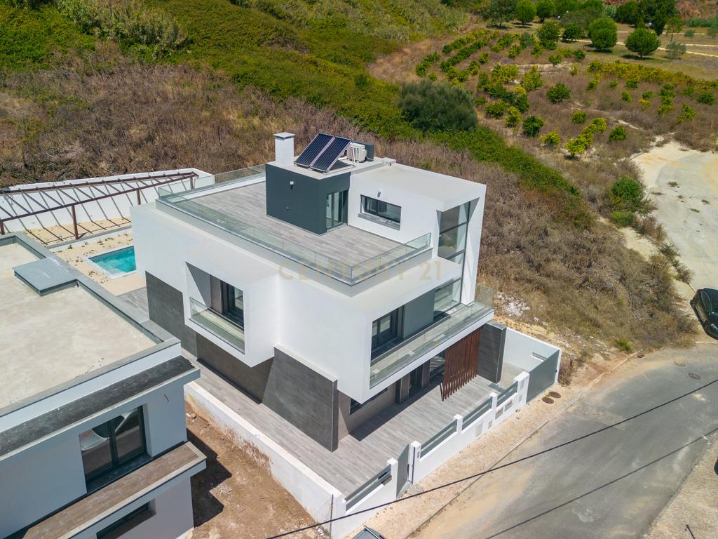 Moradia T5 de luxo com Piscina em Famões - Odivelas - Image 60